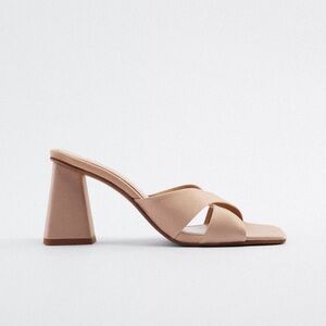 🌹NWT. Zara Heeled Crossed Straps Sandals with Block Heels. Size 8.